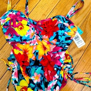 Sunsets Separates. Iconic Twist Tankini